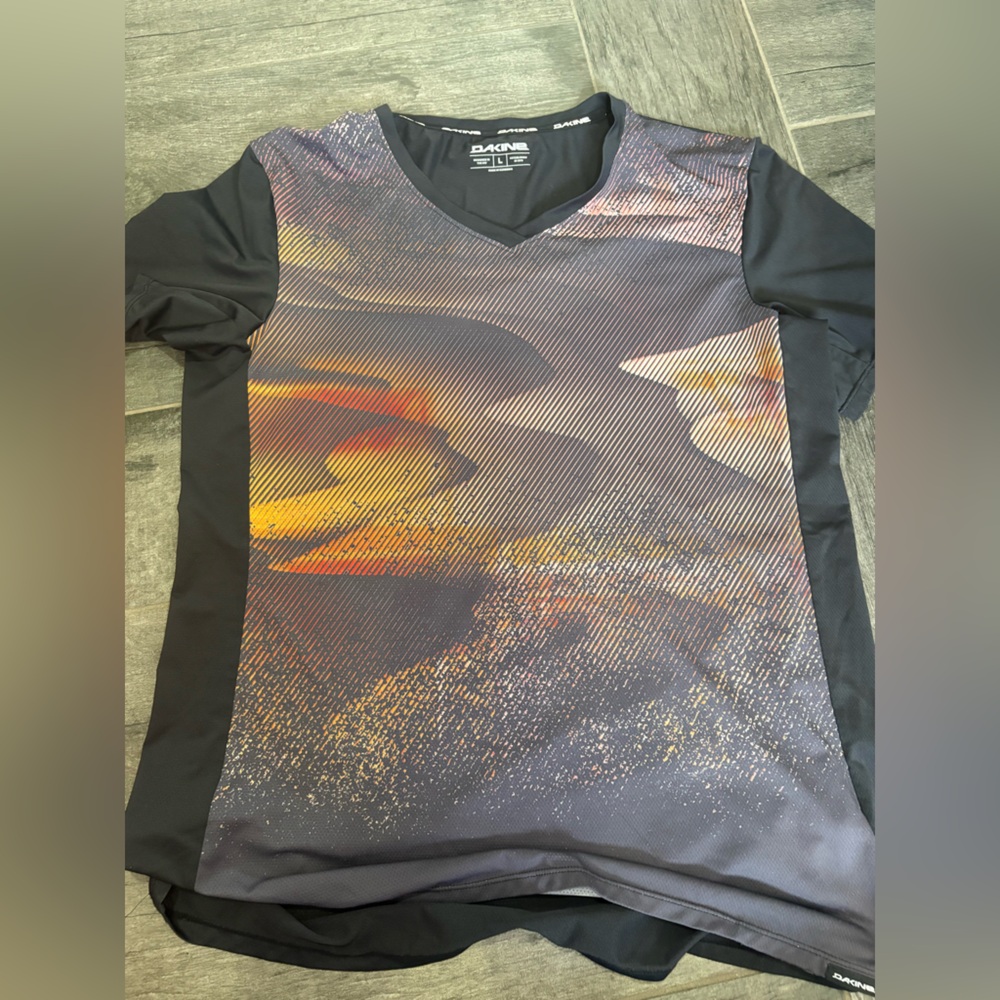 Women’s Large Dakine Bike Jersey